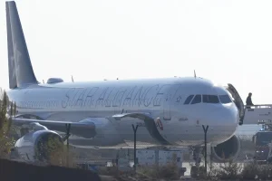 Plane Passenger Allegedly Includes ‘Bomb Threat’ in Hotspot Network Name, Forces Flight to Make Emergency Landing